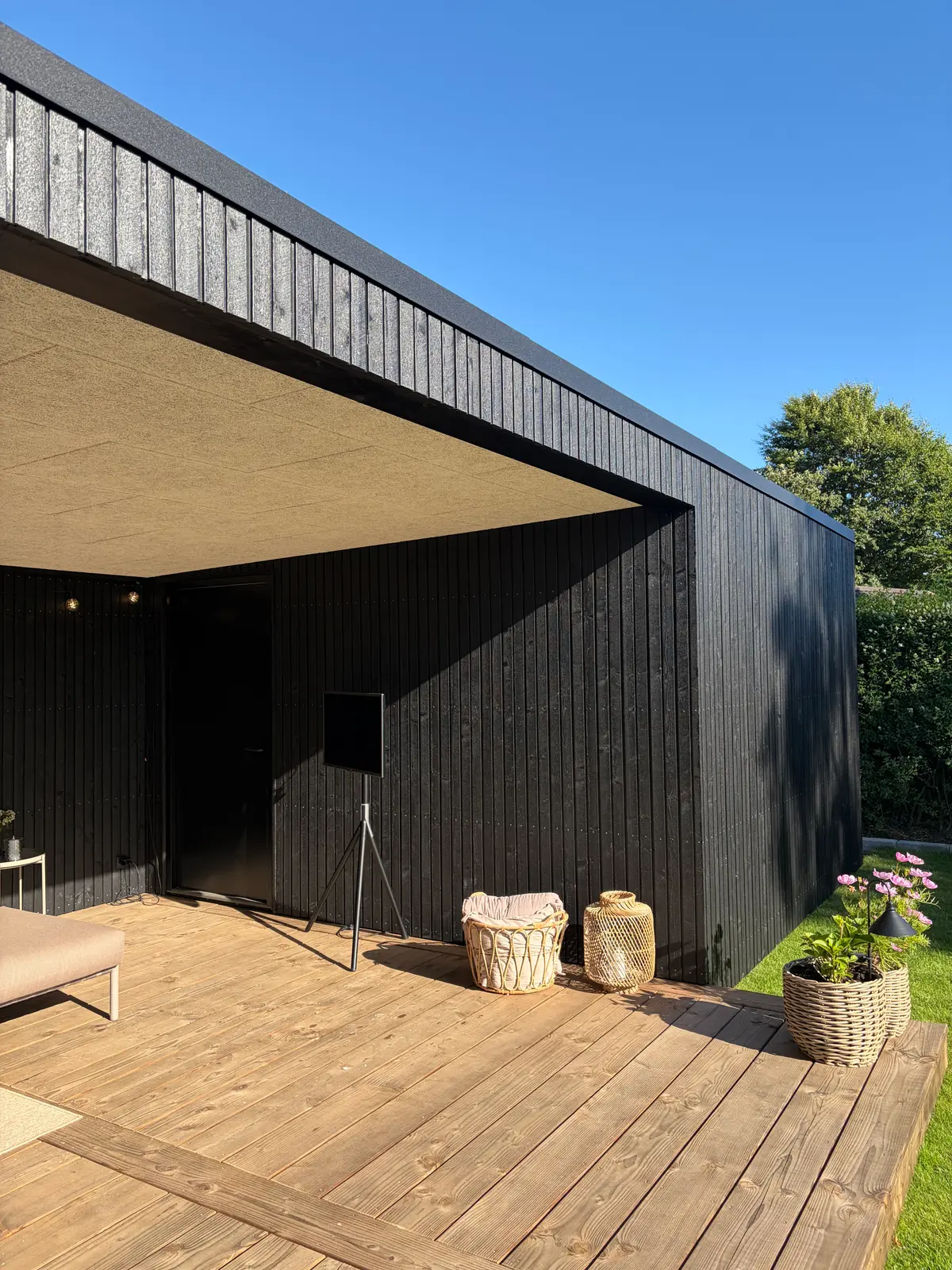 Hjørnet af den sorte pavillon med udhæng